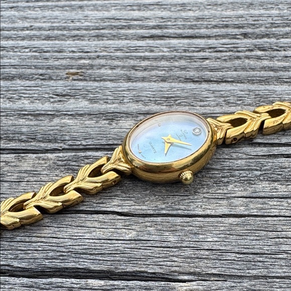 Lucien Barret Quartz Gold Women's Watch w/ Diamond & Mother of Pearl Face - Picture 3 of 12